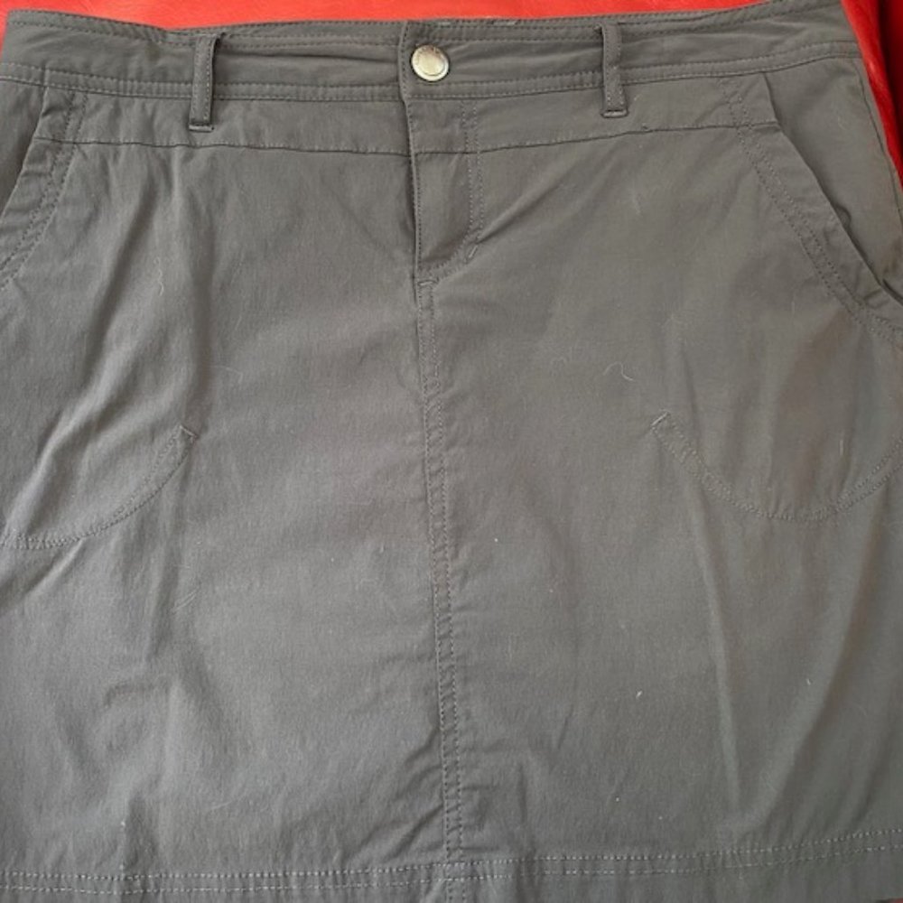 Eddie Bauer Skort -Dark Gray -size 6